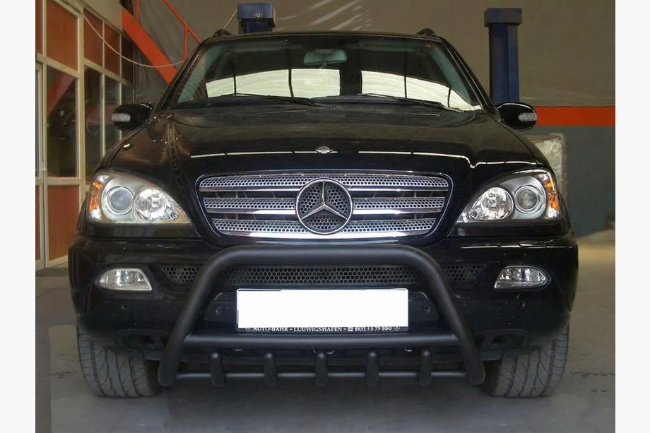 Mercedes ML W163 1997–2005 Bullbar Black (nerez) Fotografie 2