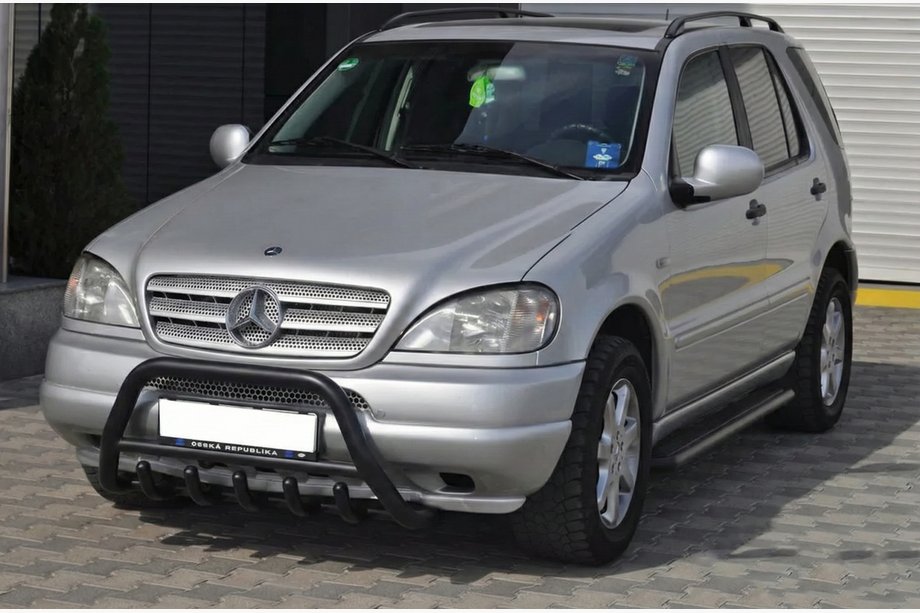 Mercedes ML W163 1997–2005 Bullbar Black (nerez) Fotografie 3