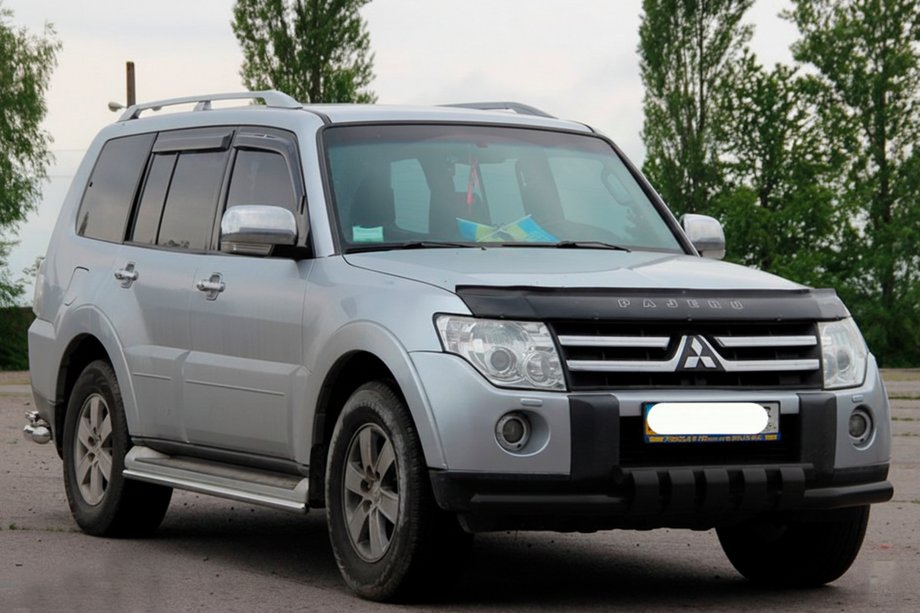 Mitsubishi Pajero Wagon IV 2006–2021 Přední ochranný rám ST015-13 Black (nerez) Fotografie 1