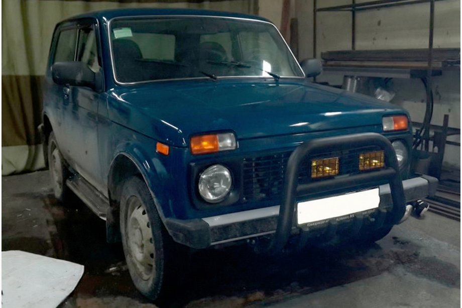 Lada Niva a Urban 1977– Přední bullbar QT006 Black (nerez) Fotografie 4