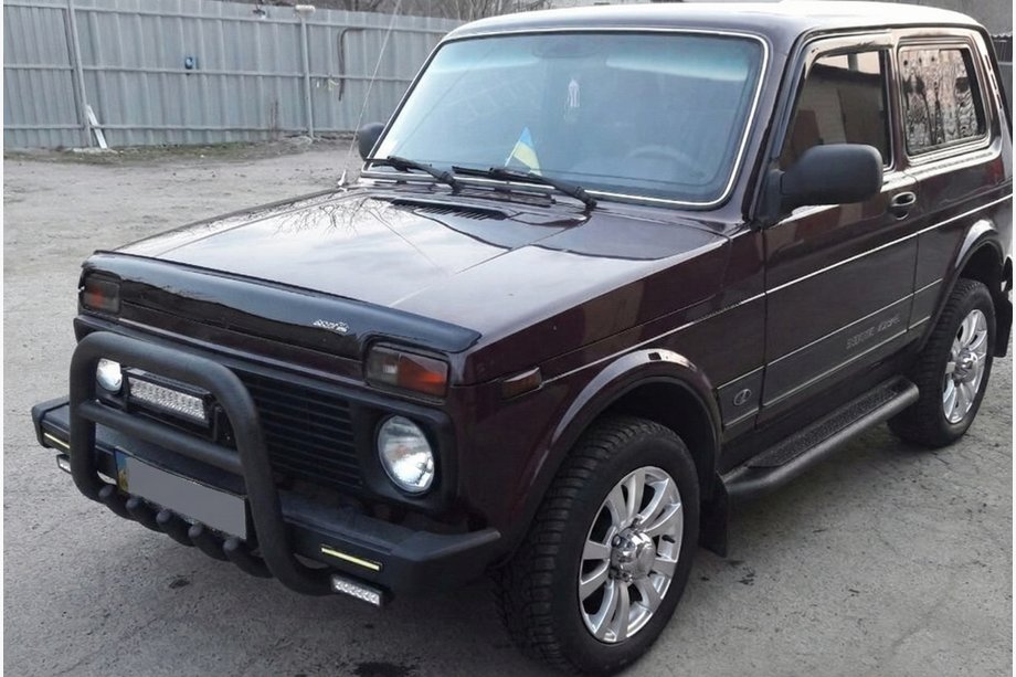 Lada Niva a Urban 1977– Přední bullbar QT006 Black (nerez) Fotografie 2