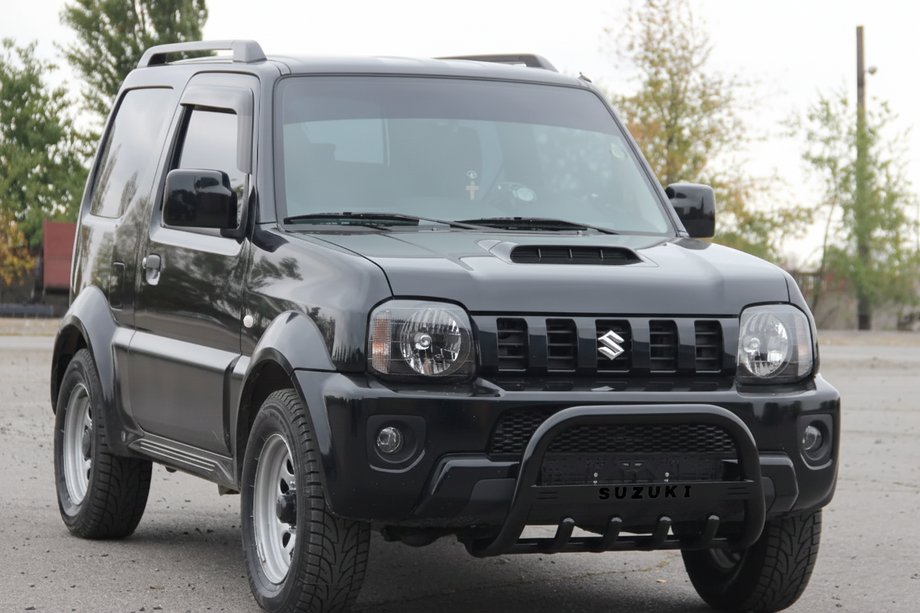 Suzuki Jimny 1998–2018 Nerezový bullbar QT006 Black Fotografie 2