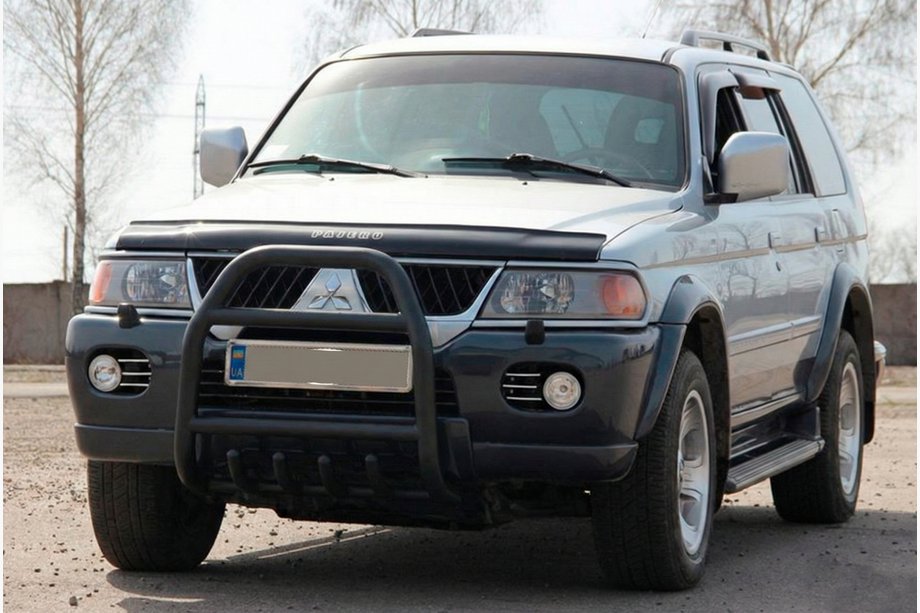 Mitsubishi Pajero Sport 1996–2007 Přední ochranný rám (bullbar) QT007 Black (nerez) Image