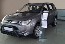 Mitsubishi Outlander 2012–2021 Přední ochranný rám WT002 Black (nerez) fotografie 3