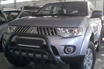 Mitsubishi Pajero Sport 2008–2015 Přední ochranný rám WT002 Black (nerez) fotografie 3