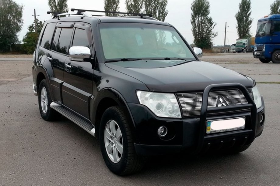Mitsubishi Pajero Wagon IV 2006–2021 Přední ochranný rám QT007 Black (nerez) Image