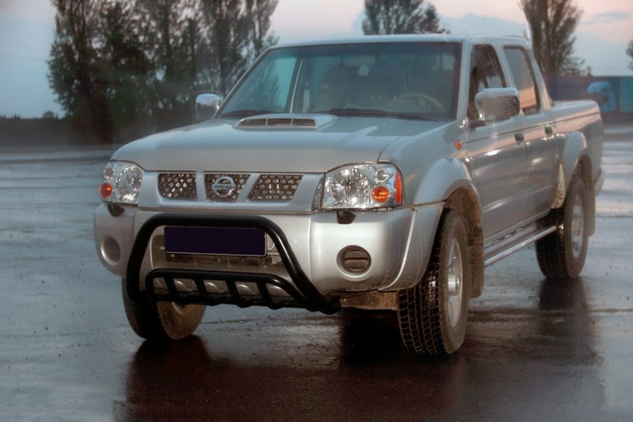 Nissan NP300 1999–2015 Přední ochranný rám WT002 Black (nerez) Image