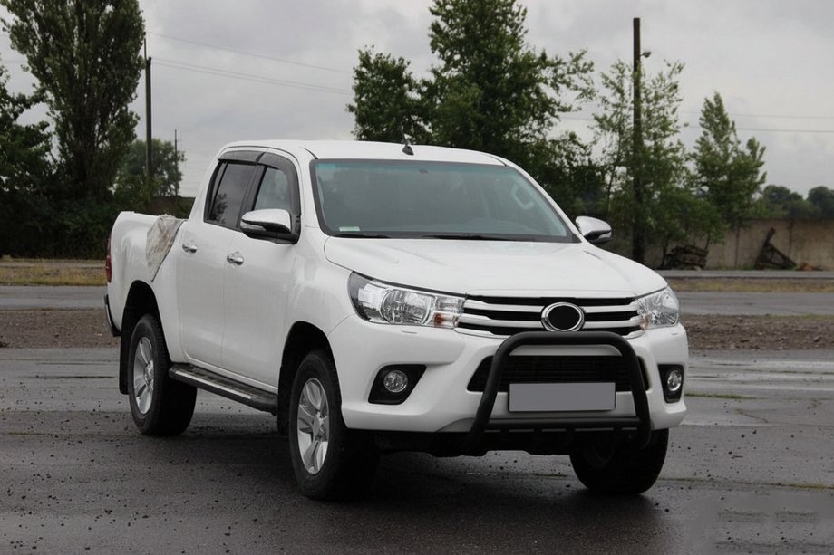 Toyota Hilux 2015– Přední ochranný rám QT008 Black (nerez) Image