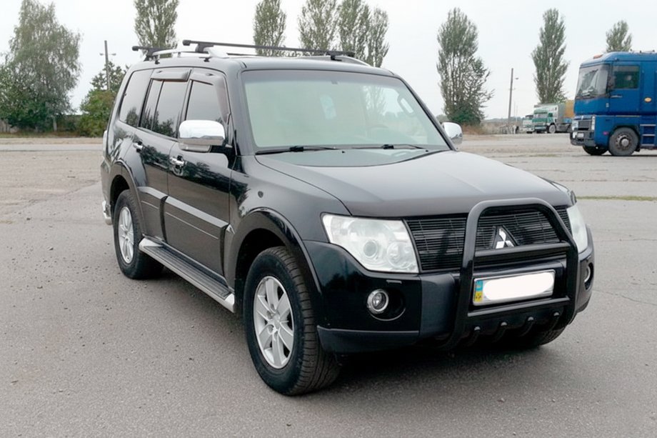 Mitsubishi Pajero Wagon IV 2006–2021 Přední ochranný rám QT011 Black (nerez) Image