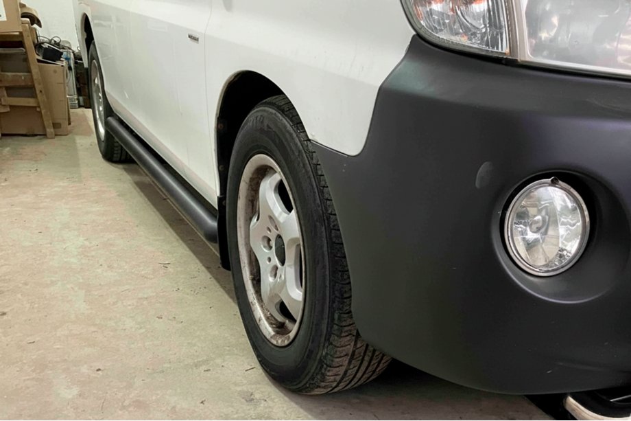Hyundai H200, H1, Starex 1998–2007 Boční trubky BB002 Black (2 ks, nerez) Image