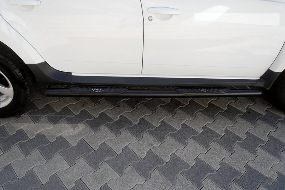 Dacia Duster 2008–2018 Boční trubky s vložkami Black (2 ks, nerez) Image