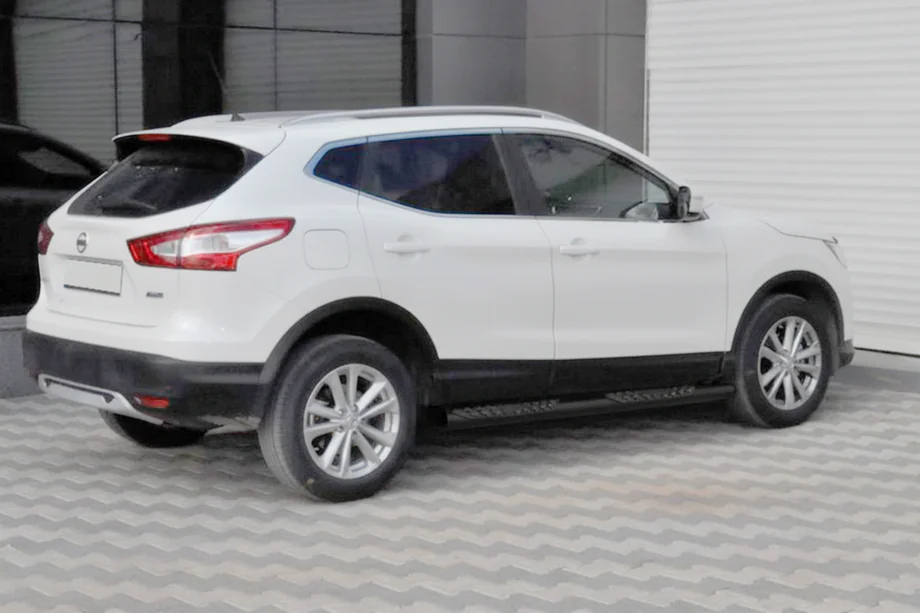Nissan Qashqai 2014–2021 Boční trubky Black (2014-2017, 2 ks, nerez) Image
