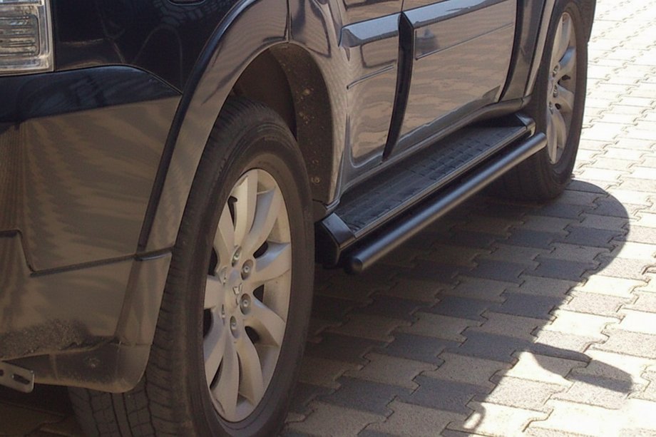 Mitsubishi Pajero Wagon IV 2006–2021 Boční trubky Black (2 ks, nerez) Image