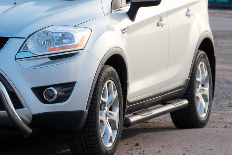 Ford Kuga 2008–2013 Rovné boční trubky Black (2 ks, nerez) Image