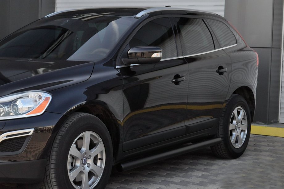 Volvo XC60 2009–2017 Boční trubky BB004 Black (2 ks, nerez) Image