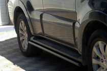 Mitsubishi Pajero Wagon III 1999–2006 Boční trubky na originální prahy Black (2 ks, nerez) fotografie 2