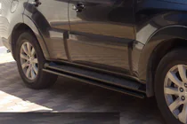 Mitsubishi Pajero Wagon III 1999–2006 Boční trubky na originální prahy Black (2 ks, nerez) fotografie 3