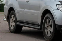 Mitsubishi Pajero Wagon III 1999–2006 Boční trubky na originální prahy Black (2 ks, nerez) fotografie 4