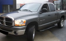 Dodge RAM (DR/DH/D1/DC/DM) 2002–2009 Boční ochranné trubky úhlové Black (2 ks, nerez) fotografie 1