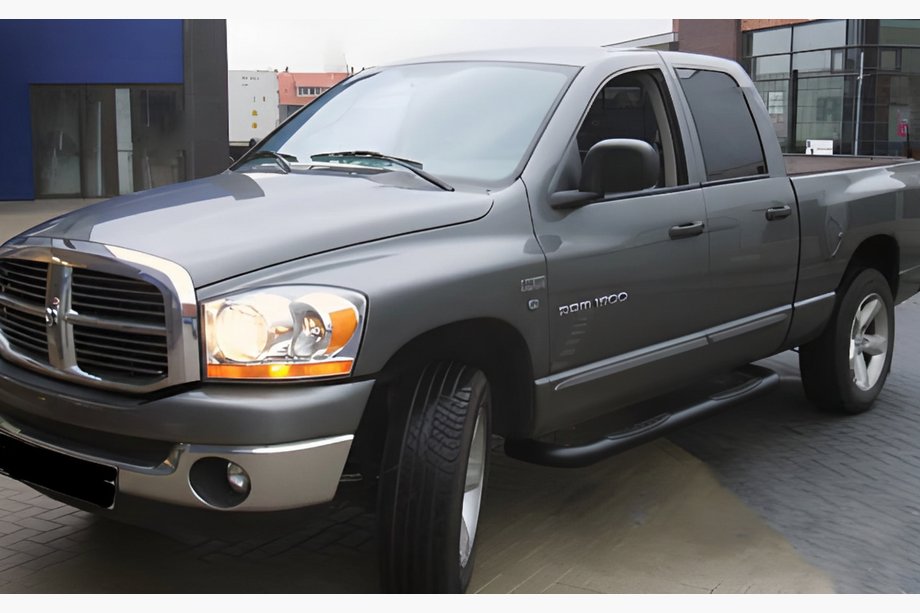 Dodge RAM (DR/DH/D1/DC/DM) 2002–2009 Boční ochranné trubky úhlové Black (2 ks, nerez) Image