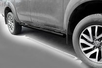 Nissan Navara/NP300 2016– Boční trubky Black (2 ks, nerez) fotografie 1