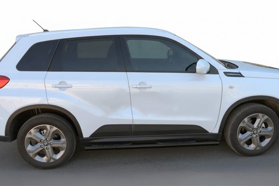 Suzuki Vitara 2015– Boční trubky Black (2 ks, nerez) Image