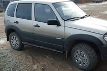 Chevrolet Niva 1998–2020 Boční trubky Black (2 ks, nerez) fotografie 3