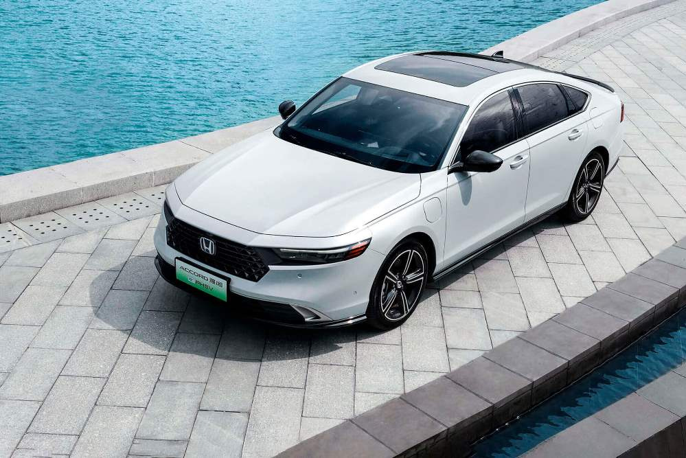 Recenze Honda Accord Hybrid: úsporný středně velký sedan