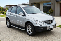 SsangYong Action 2005–2018 Boční prahy Tayga Grey (2 ks, hliník) fotografie 1