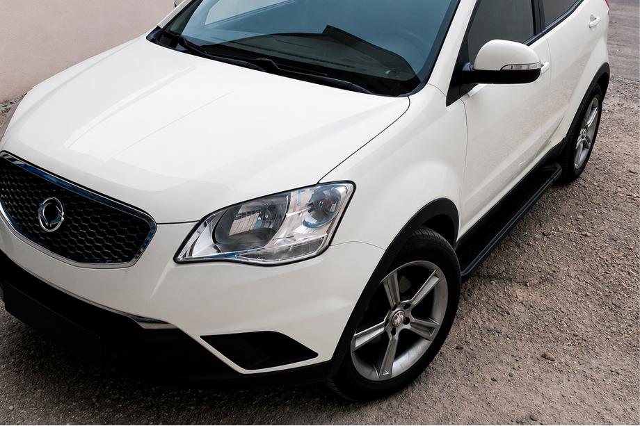 SsangYong Korando 2010–2019 Boční prahy Allmond Black (2 ks, hliník) Image
