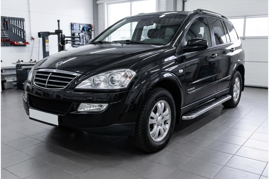 SsangYong Kyron 2005–2014 Boční prahy Maydos V1 (2 ks, hliník ↗ nerez) Image