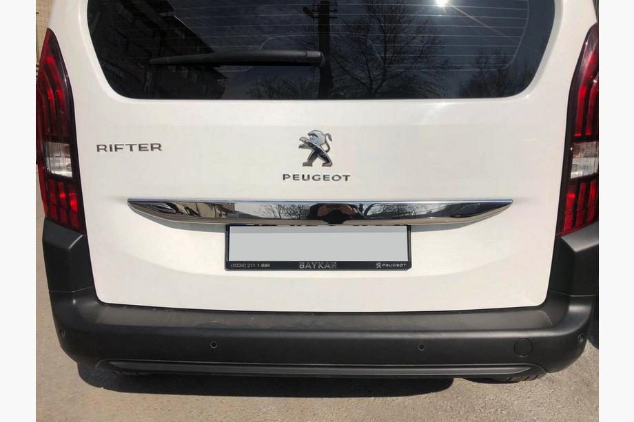 Peugeot Partner/Rifter 2019– Zlevněné: lišta nad SPZ (nerez) Image