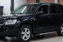 Suzuki Grand Vitara 2005–2017 Boční nášlapy Sunrise (2 ks, hliník) fotografie 1