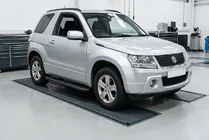 Suzuki Grand Vitara 2005–2017 Boční prahy Bosphorus Black (2 ks, hliník) fotografie 1