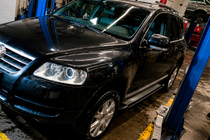 Volkswagen Touareg 2002–2010 Boční nášlapy Rainbow (2 ks, hliník) fotografie 2