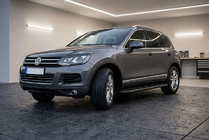 Volkswagen Touareg 2010–2018 Boční prahy Bosphorus Black (2 ks, hliník) fotografie 1