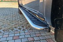 Volkswagen Amarok 2010–2022 Boční prahy Maydos V1 (2 ks, hliník ↗ nerez) fotografie 1