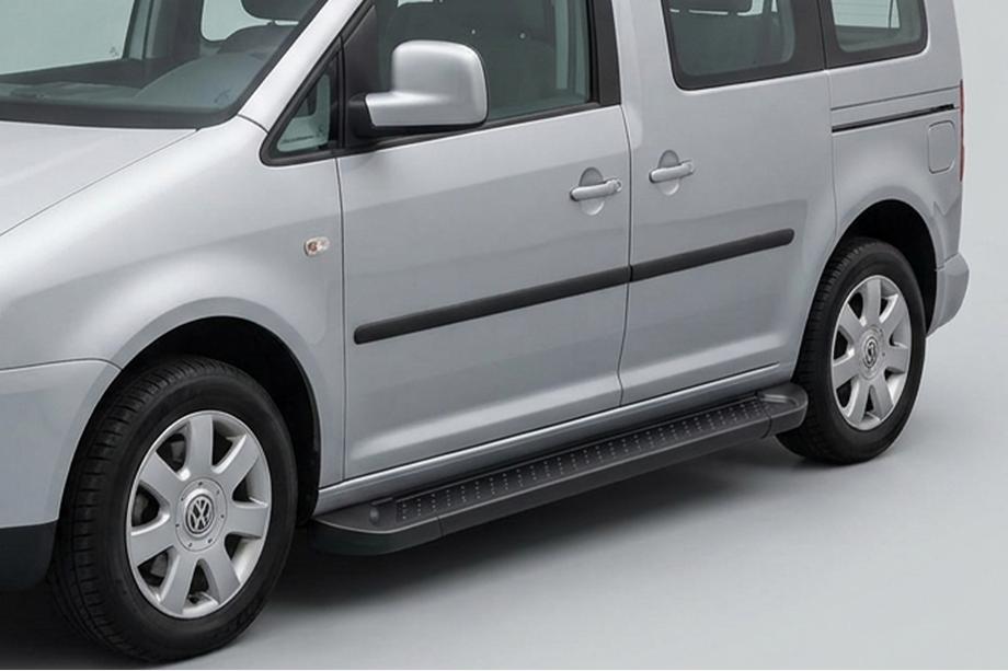 Volkswagen Caddy 2010–2015 Boční prahy Allmond Black (2 ks, hliník) Maxi (dlouhý rozvor) Image