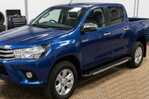 Toyota Hilux 2015– Boční prahy RedLine V1 (2 ks, hliník) fotografie 1