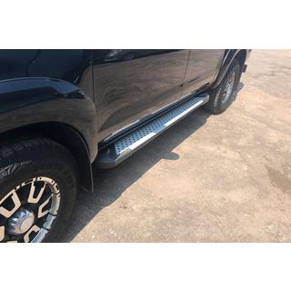 Boční nášlapy Allmond Grey (2 ks, hliník) Toyota Hilux 2006–2015 fotografie 1