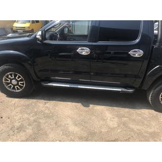 Boční nášlapy Allmond Grey (2 ks, hliník) Toyota Hilux 2006–2015 fotografie 3