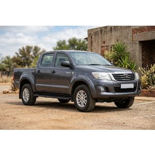 Boční nášlapy Allmond Black (2 ks, hliník) Toyota Hilux 2006–2015 fotografie 1