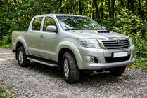 Toyota Hilux 2006–2015 Boční nášlapy Fullmond (2 ks, hliník) fotografie 1