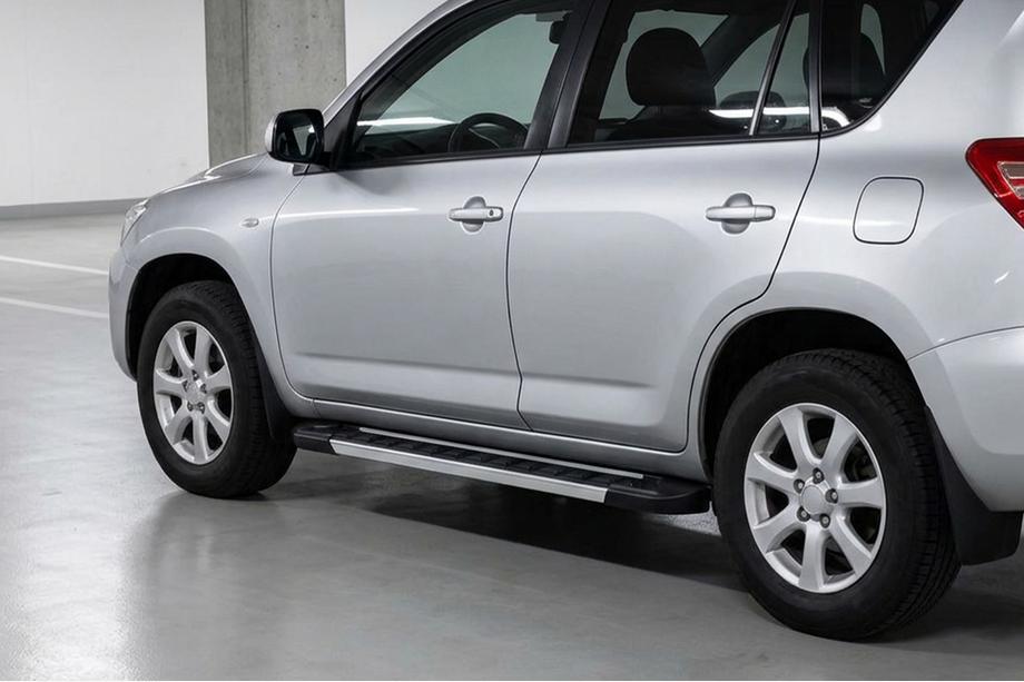 Toyota Rav 4 2006–2013 Boční prahy RedLine V1 (2 ks, hliník) Image