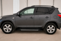 Toyota Rav 4 2006–2013 Boční nášlapy Line (2 ks, hliník) fotografie 1