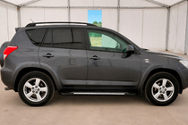 Toyota Rav 4 2006–2013 Boční nášlapy Line (2 ks, hliník) fotografie 2