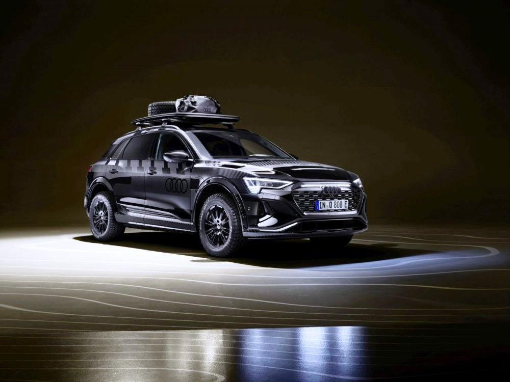 Recenze Audi Q8 e-tron edition Dakar