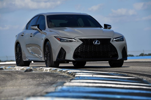 Lexus IS 500: výkonný sportovní sedan s atmosférickým V8