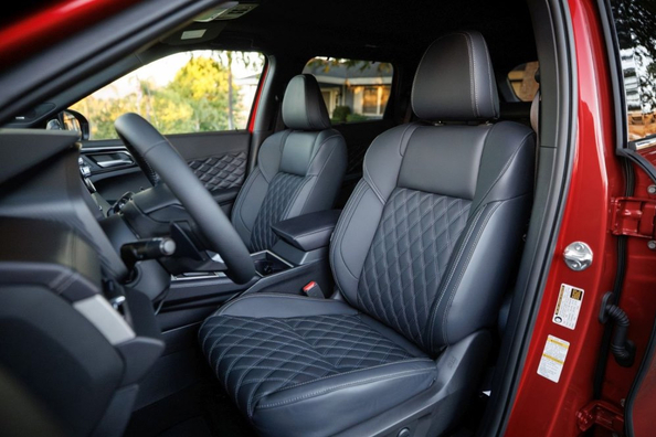 Recenze Nissan Rogue Plug-in Hybrid 2026 Fotografie 6