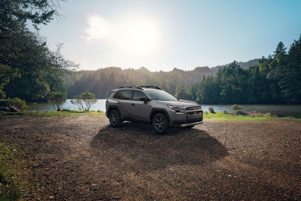 Recenze Toyota RAV4 Woodland: dobrodružný crossover s hybridním pohonem Fotografie 2